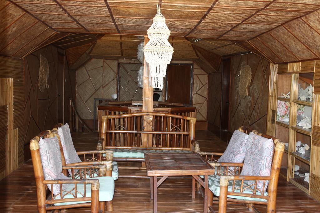 Bamboo House Beach Lodge & Restaurant Пуерто Галера Екстериор снимка