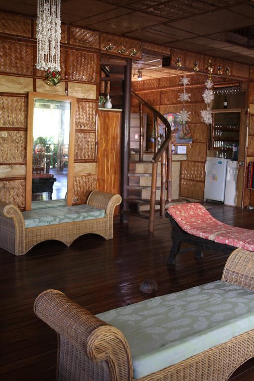Bamboo House Beach Lodge & Restaurant Пуерто Галера Екстериор снимка