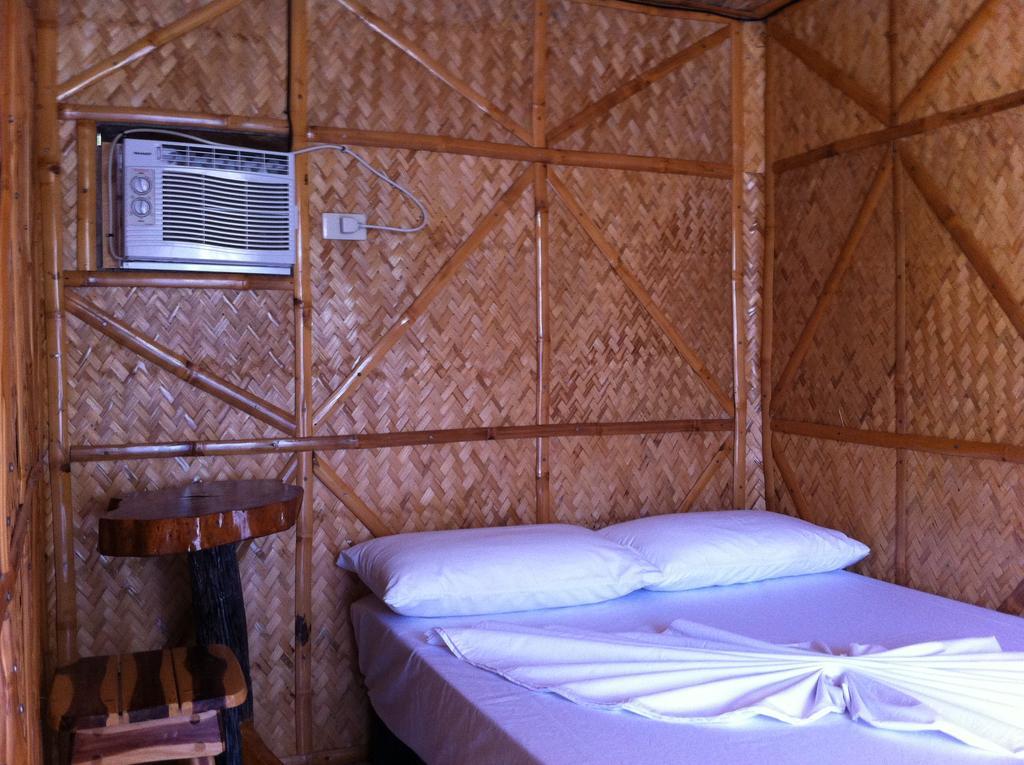 Bamboo House Beach Lodge & Restaurant Пуерто Галера Екстериор снимка