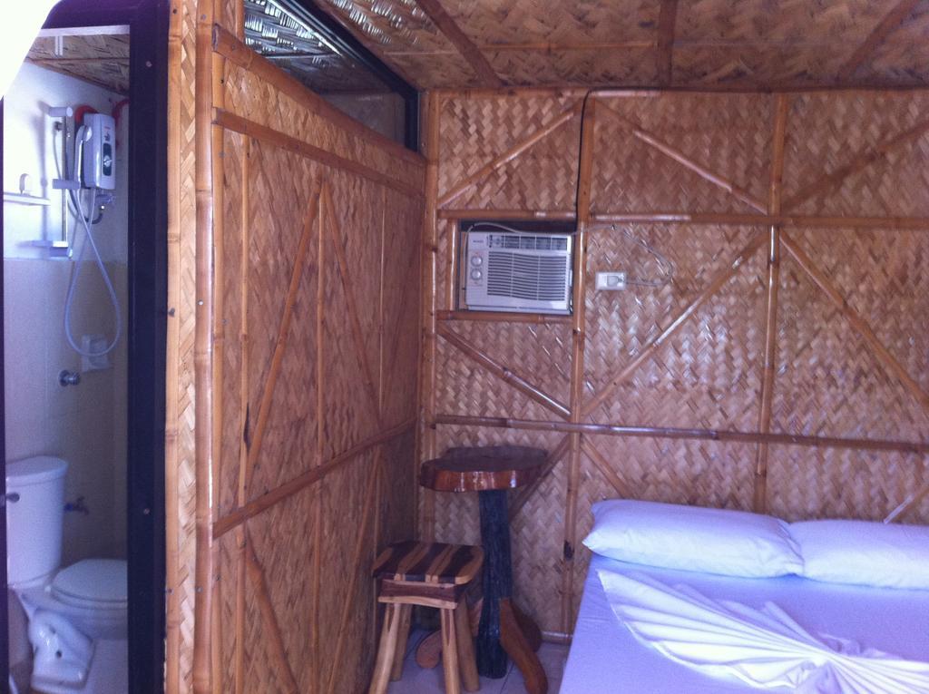 Bamboo House Beach Lodge & Restaurant Пуерто Галера Екстериор снимка